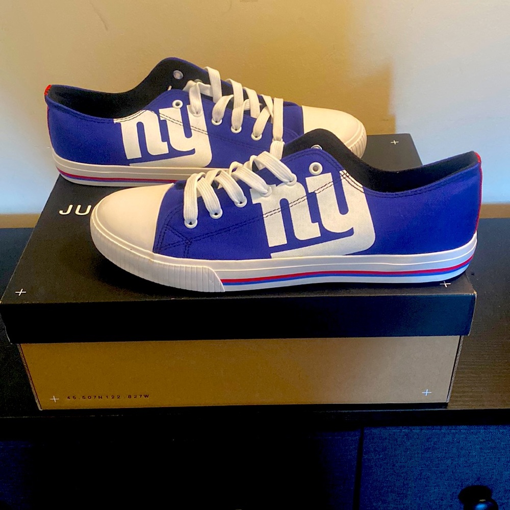 NFL LICENSED NY GIANTS LOW TOP SNEAKERS. SIZE 12. BRAND NEW